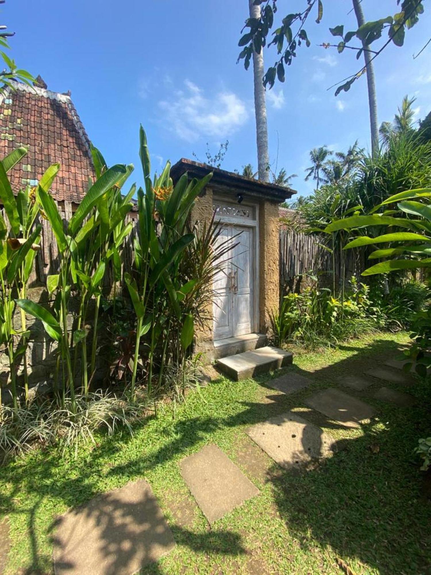 Sarini Villas Blahbatu Exterior photo